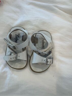 FootMates White Toddler Buckle Sandals